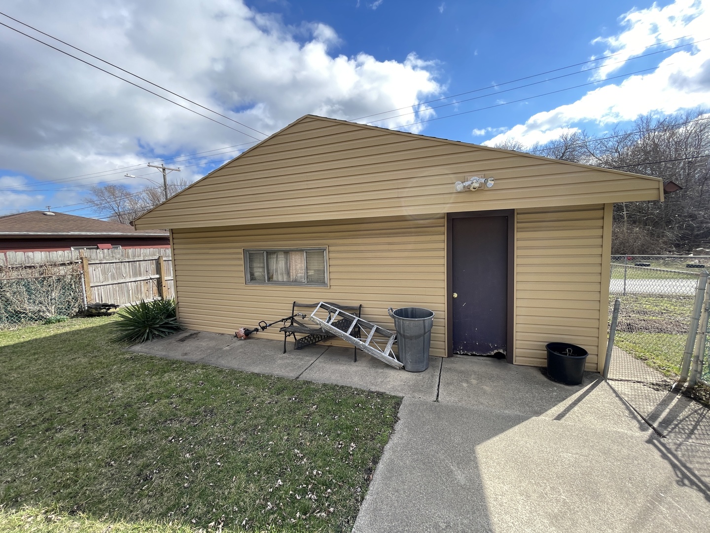 14129 S Hoxie Avenue, Burnham, IL 60633