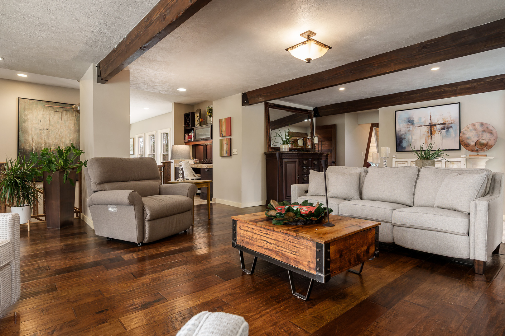 8325 E Crockett Road, Roscoe, IL 61073