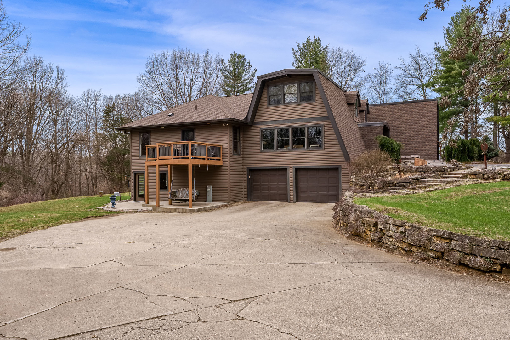 8325 E Crockett Road, Roscoe, IL 61073