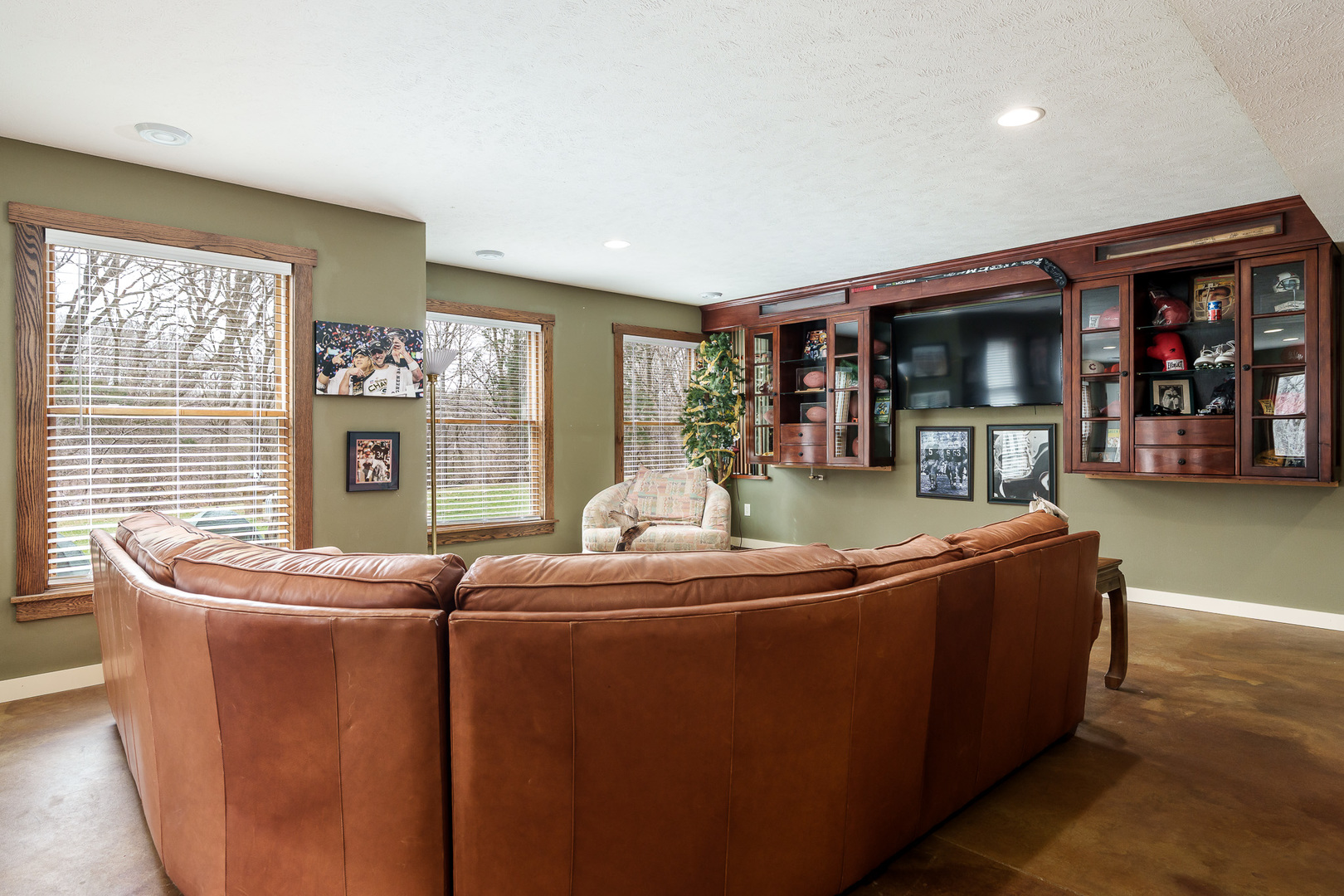 8325 E Crockett Road, Roscoe, IL 61073
