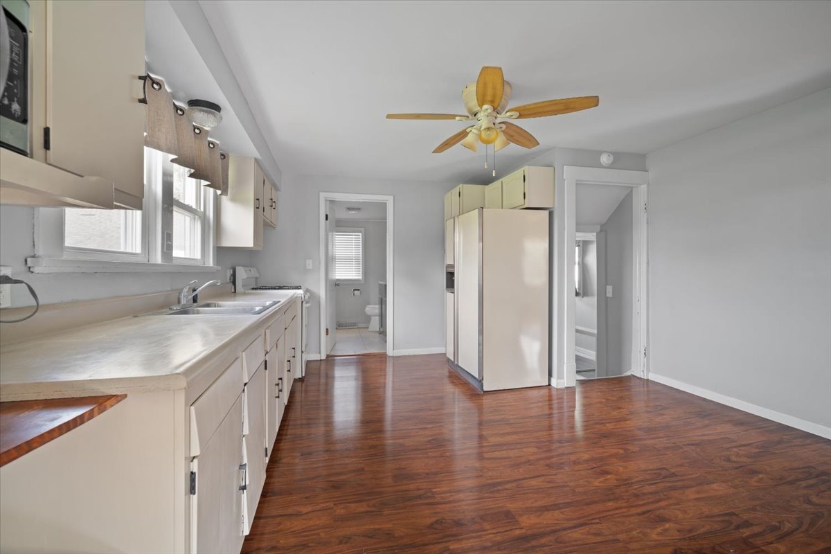 7 N Spencer Street, Lexington, IL 61753