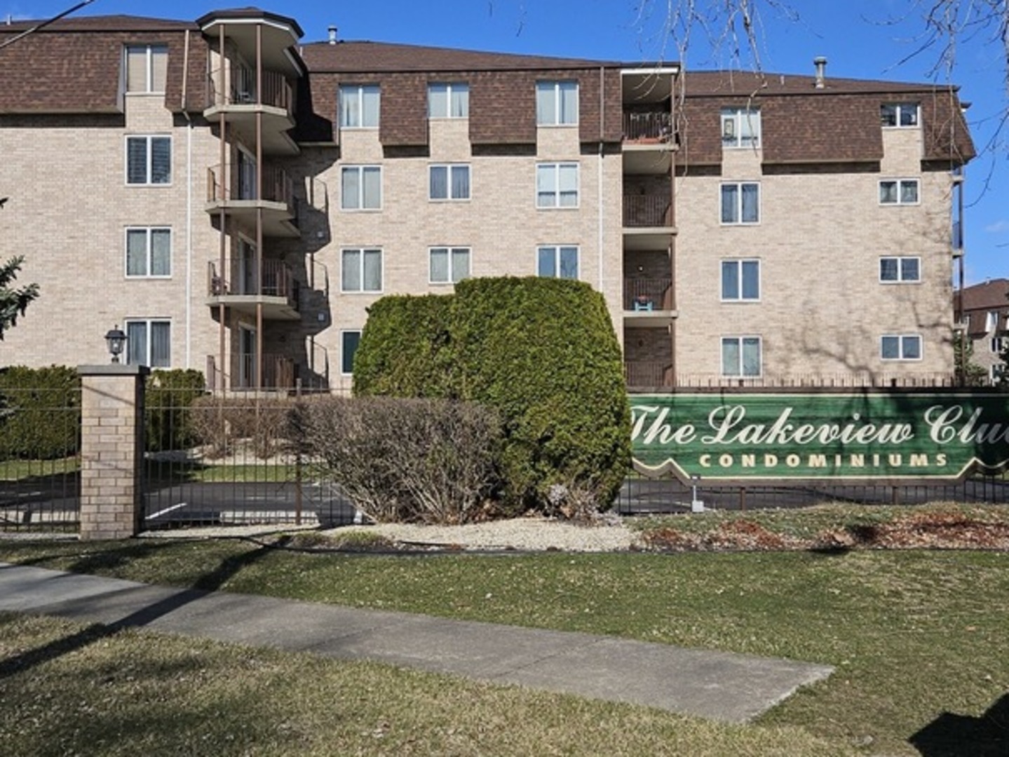 3680 186th Street #402, Lansing, IL 60438