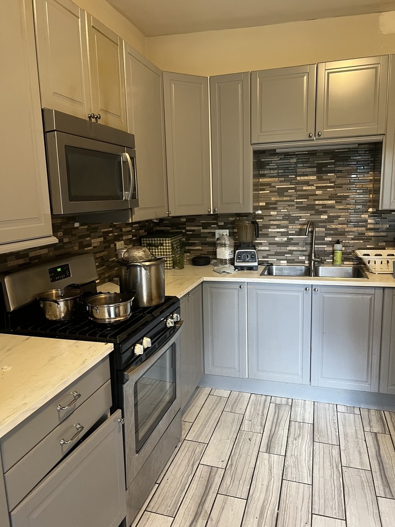 6526 S ROSS Avenue, Chicago, IL 60621