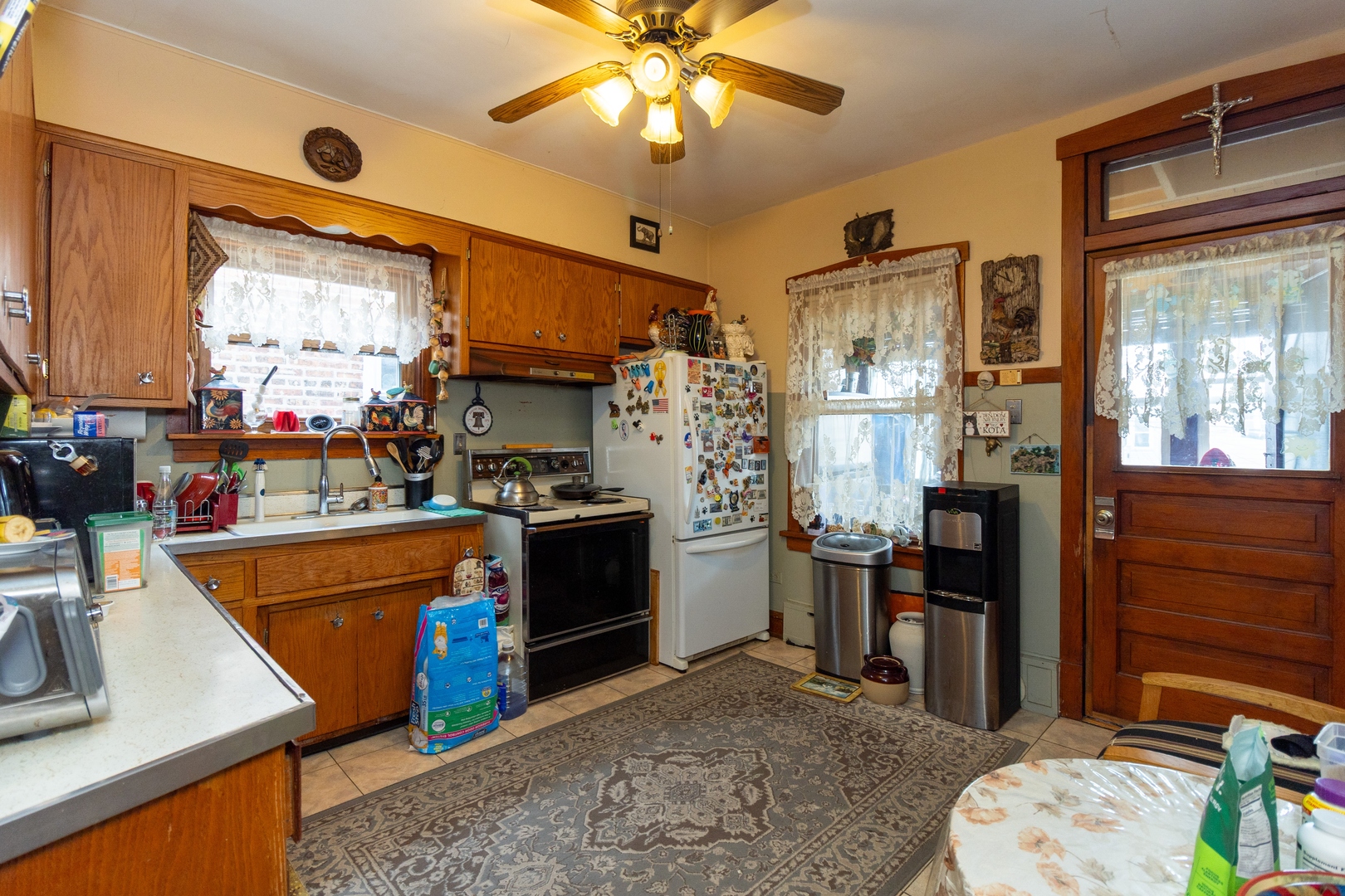 4032 W Nelson Street, Chicago, IL 60641