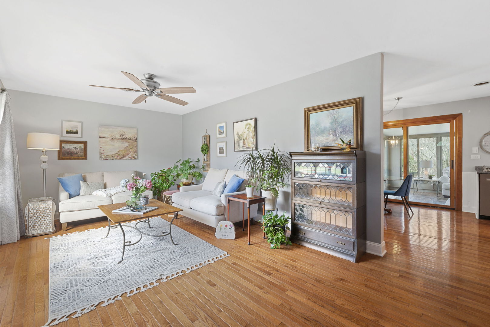 806 S 9th Avenue, St. Charles, IL 60174
