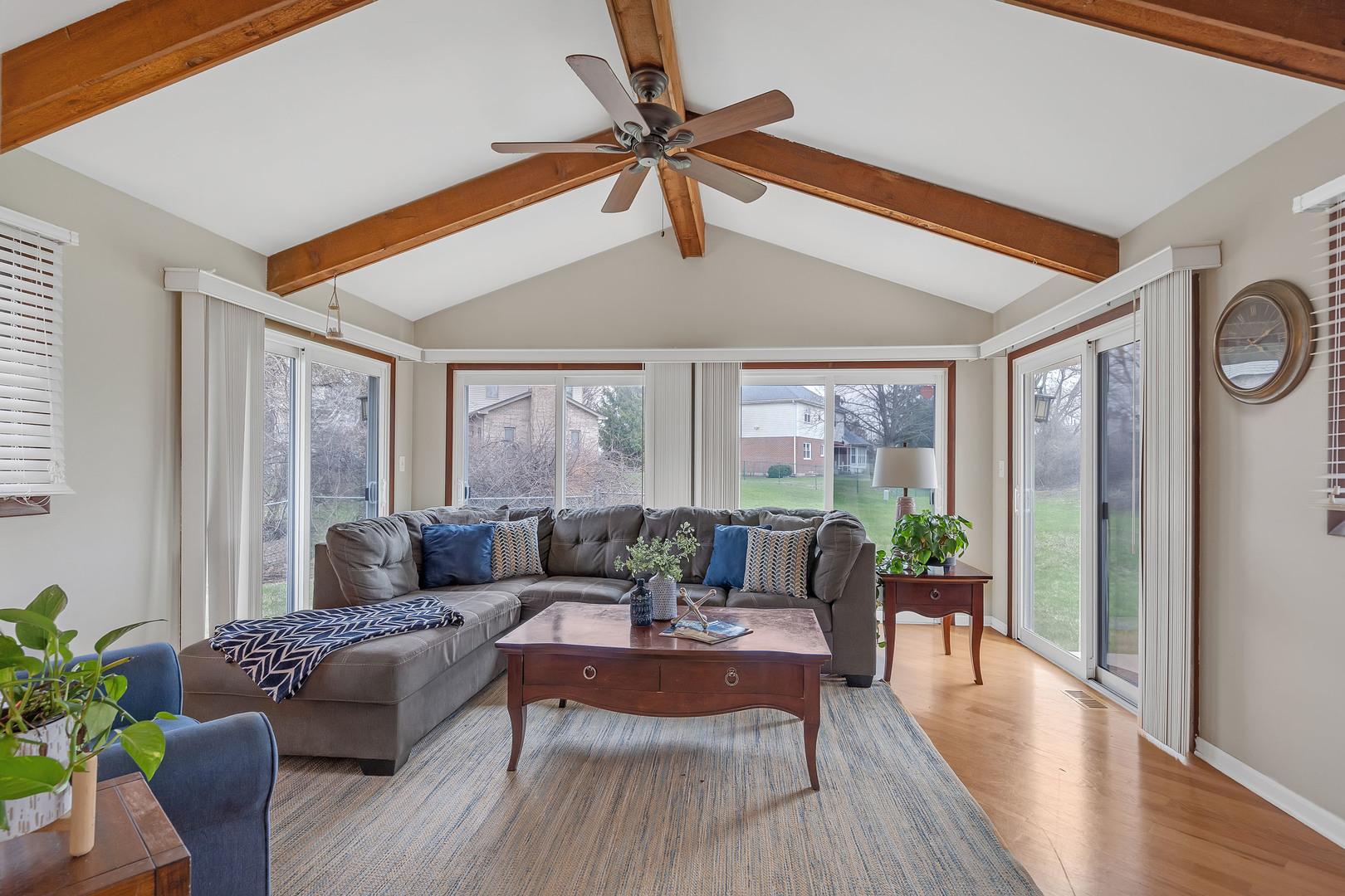 830 Shady Grove Lane, Buffalo Grove, IL 60089