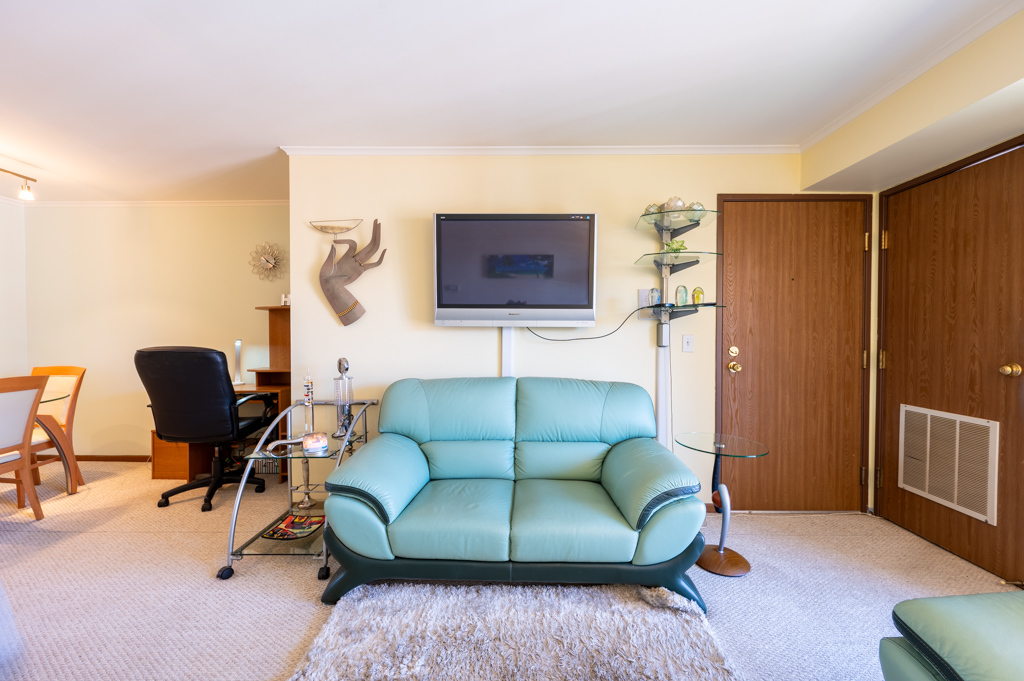 489 Leslie Court #301, Des Plaines, IL 60016