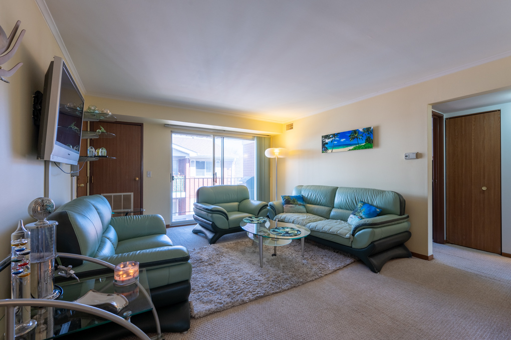489 Leslie Court #301, Des Plaines, IL 60016