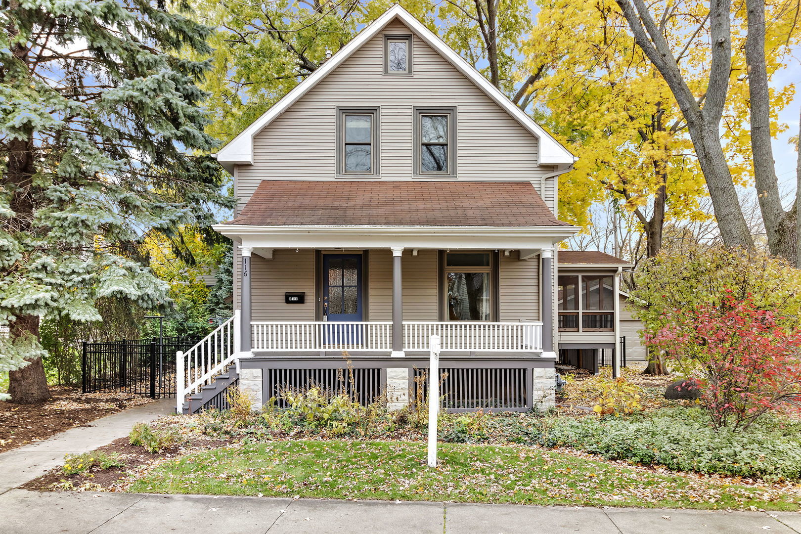 116 S West Street, Naperville, IL 60540