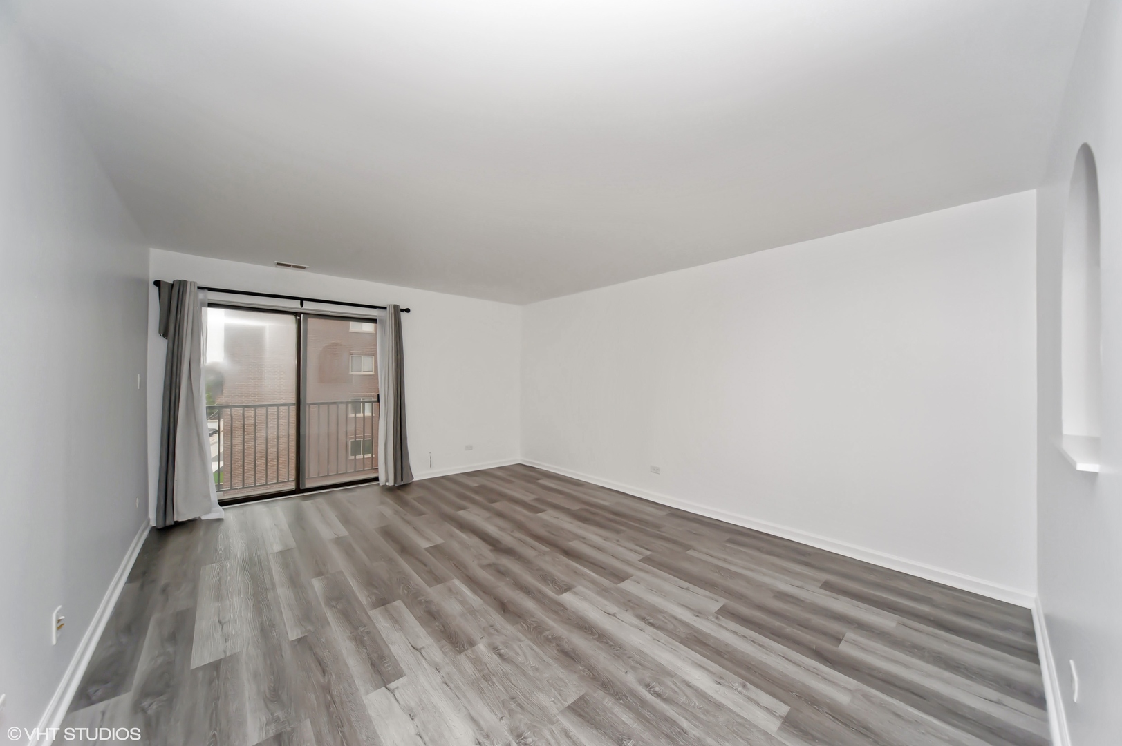 960 S River Road #412, Des Plaines, IL 60016