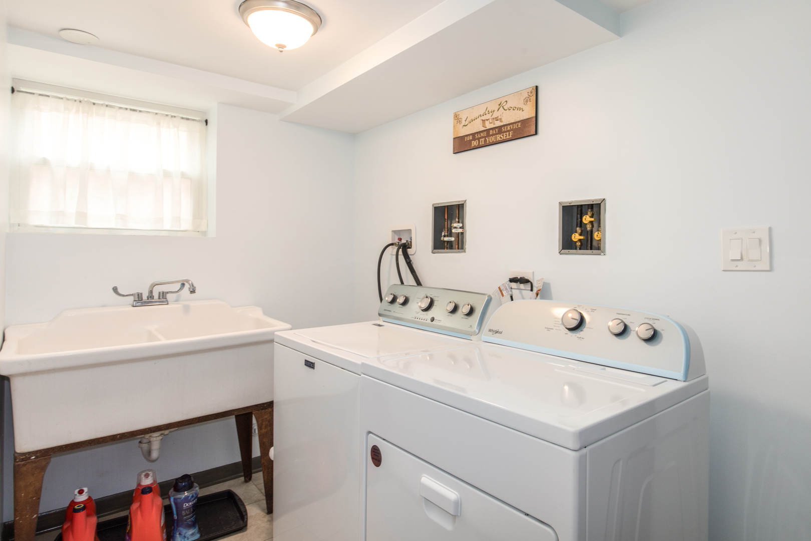 8315 W Berwyn Avenue, Chicago, IL 60656