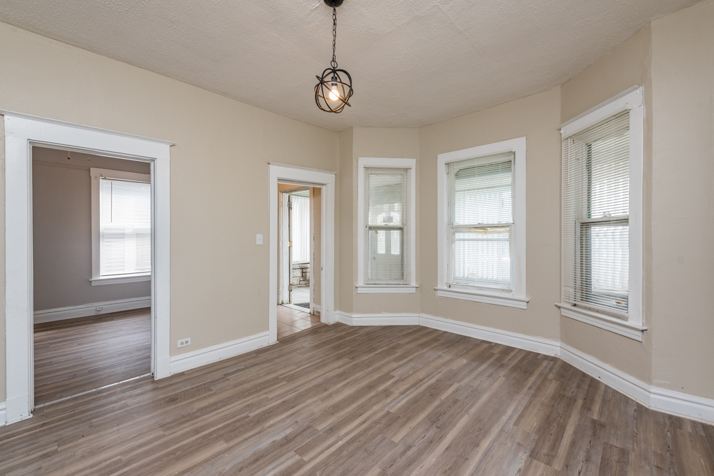 219 S Park Avenue, Waukegan, IL 60085