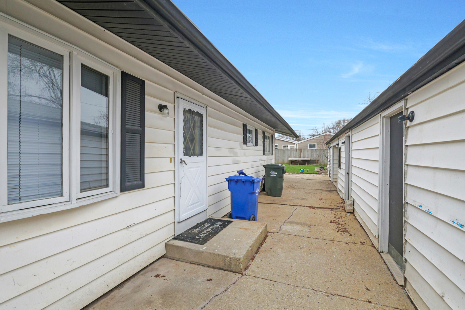 728 Houston Drive, Carpentersville, IL 60110