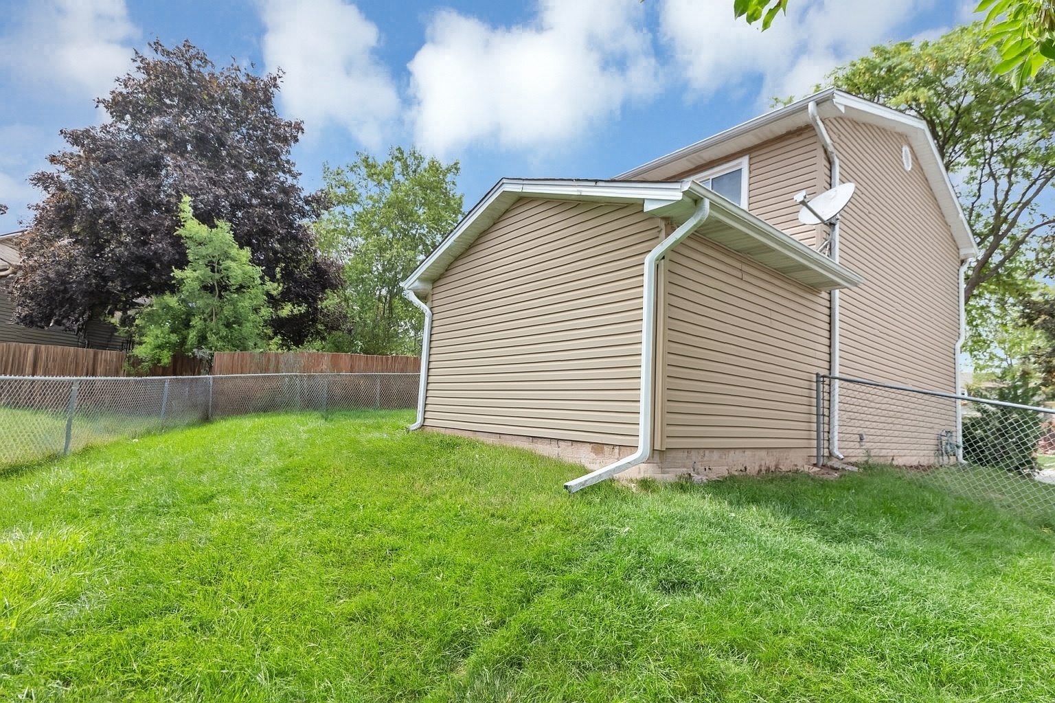 1385 Gloucester Court, Hoffman Estates, IL 60192