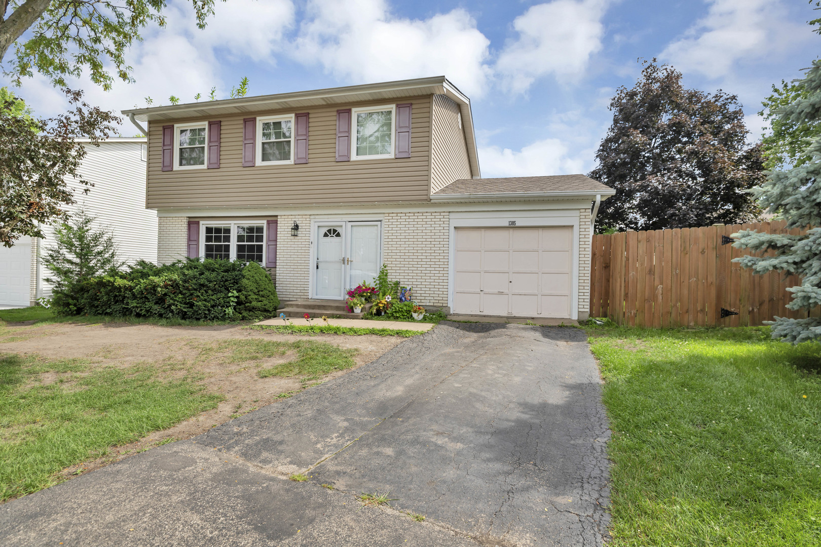 1385 Gloucester Court, Hoffman Estates, IL 60192
