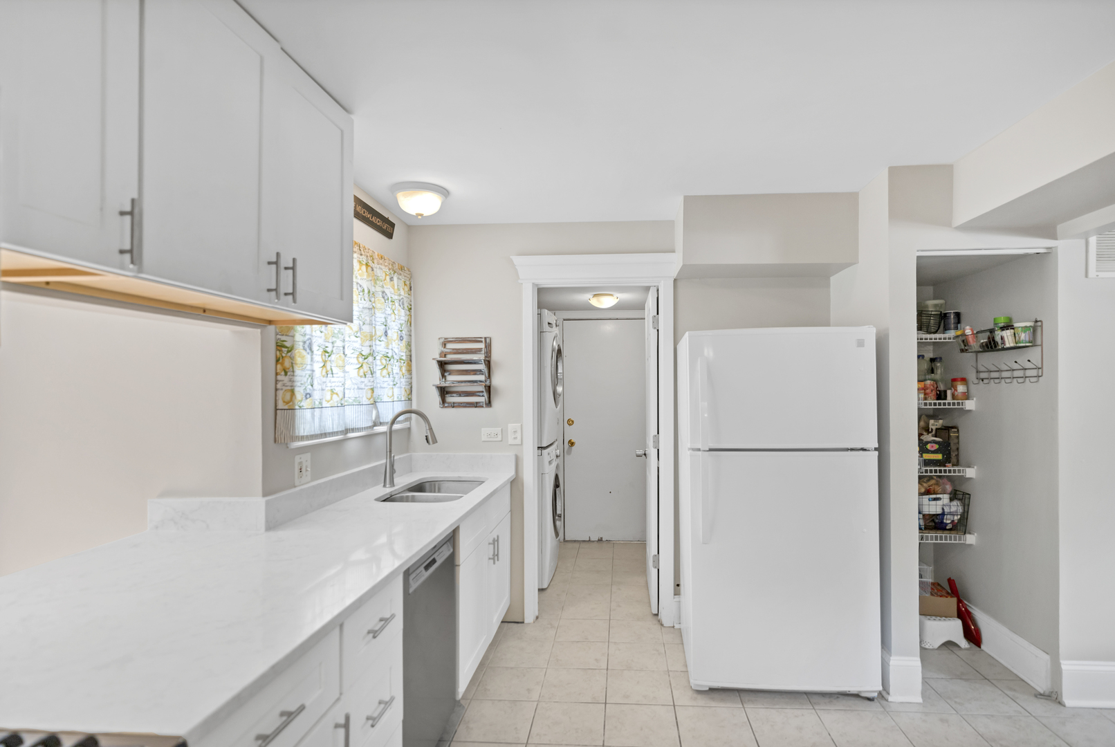 1385 Gloucester Court, Hoffman Estates, IL 60192
