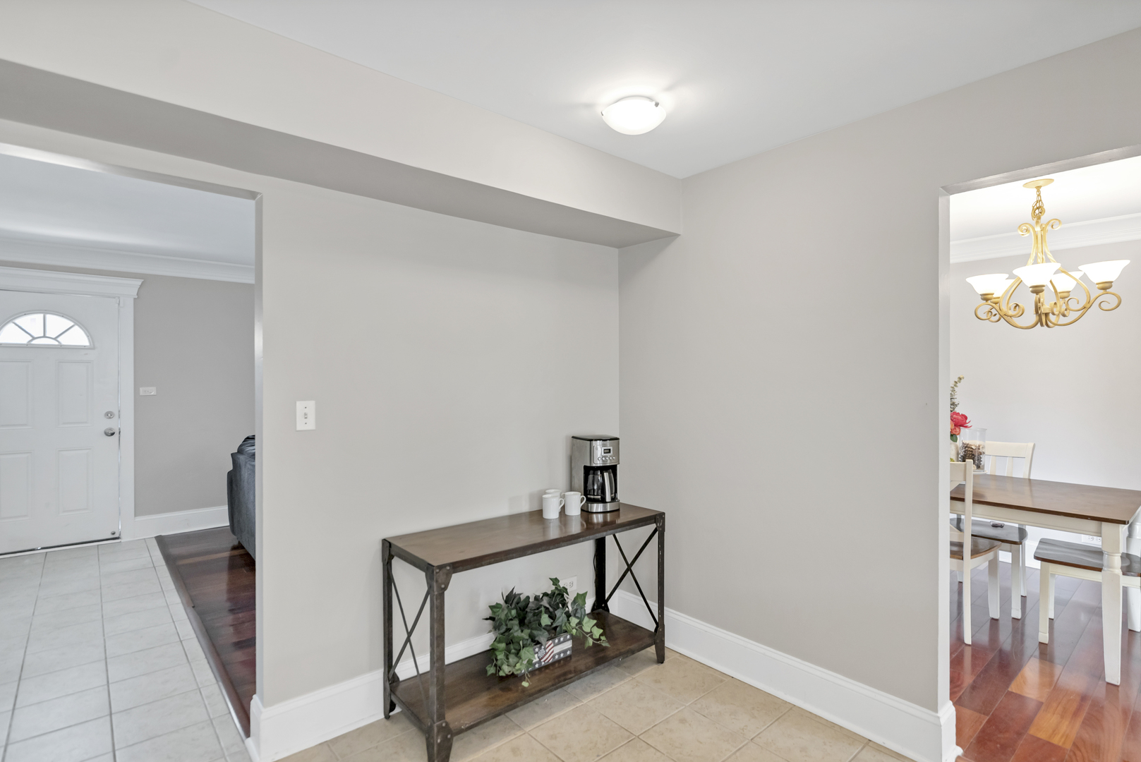 1385 Gloucester Court, Hoffman Estates, IL 60192