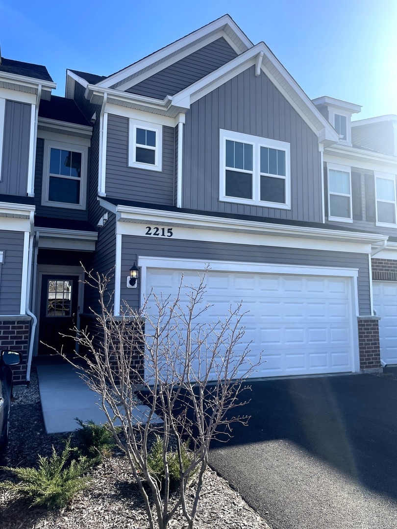 2215 Ryegrass Lane #69002, Bolingbrook, IL 60490