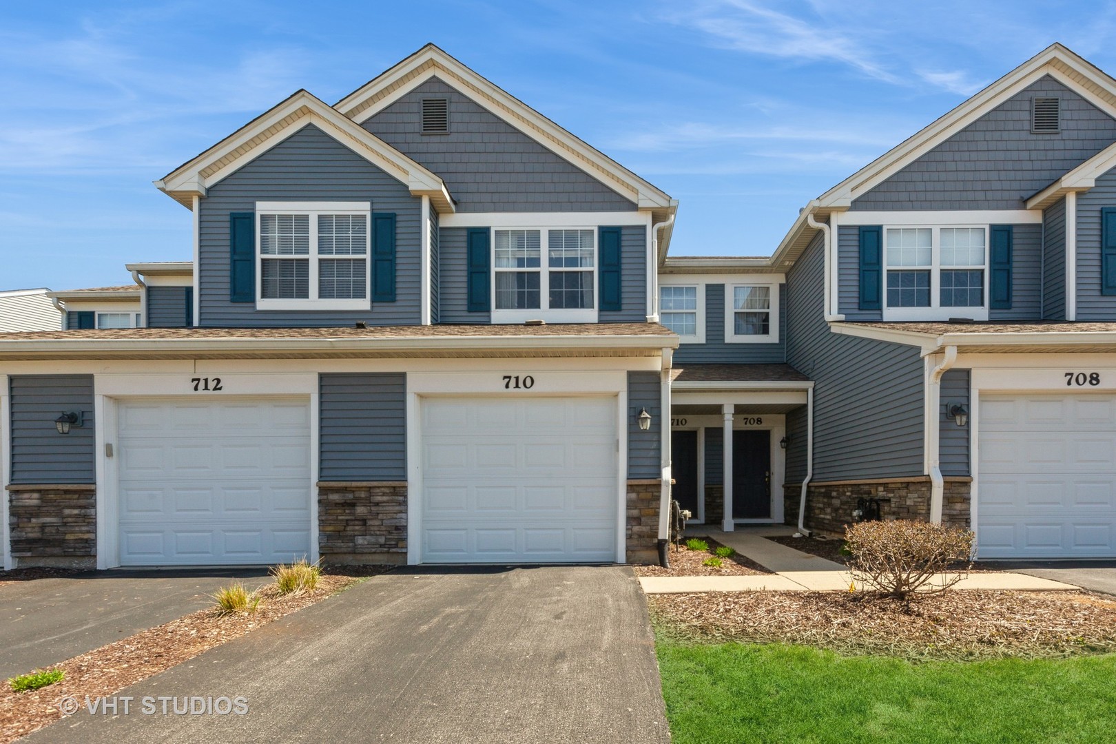 710 Woodewind Drive, Naperville, IL 60563