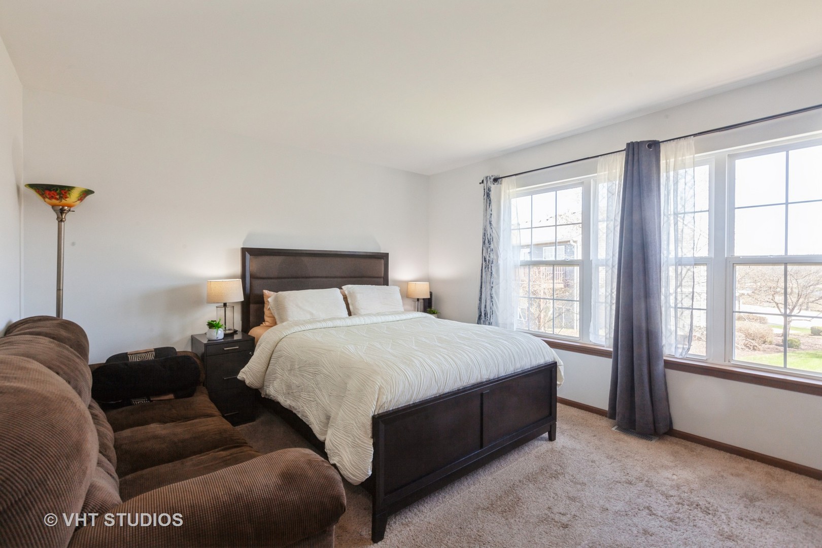 710 Woodewind Drive, Naperville, IL 60563