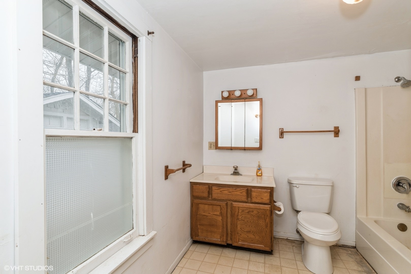 26121 W Lake Avenue, Antioch, IL 60002