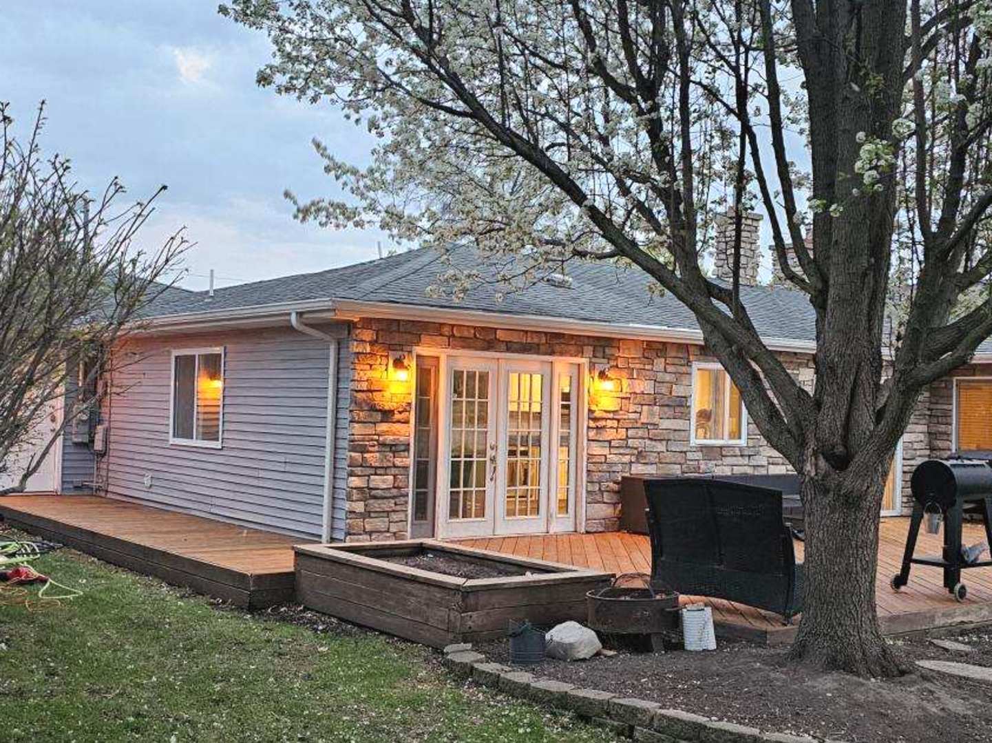 1425 N River Road, McHenry, IL 60051