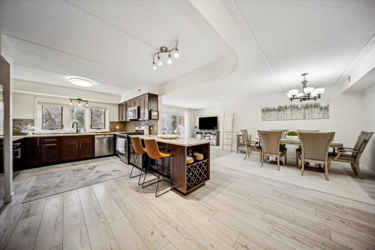 6755 N Milwaukee Avenue #201, Niles, IL 60714