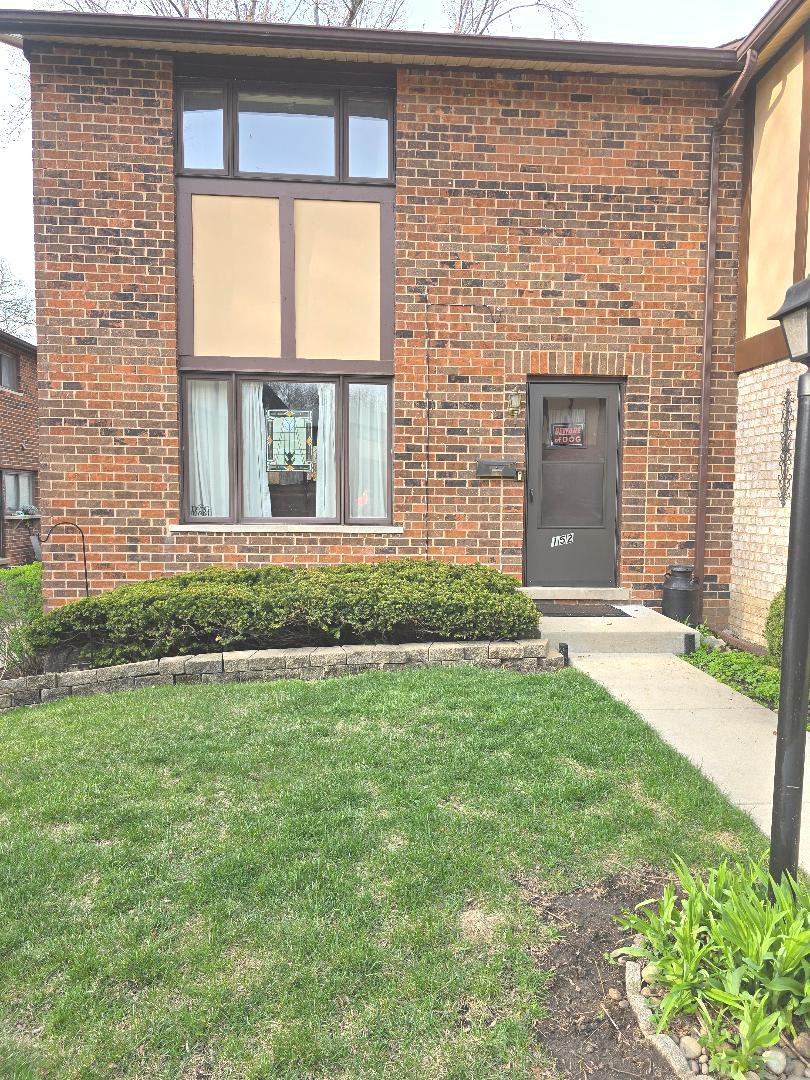 18W152 Buckingham Lane, Villa Park, IL 60181
