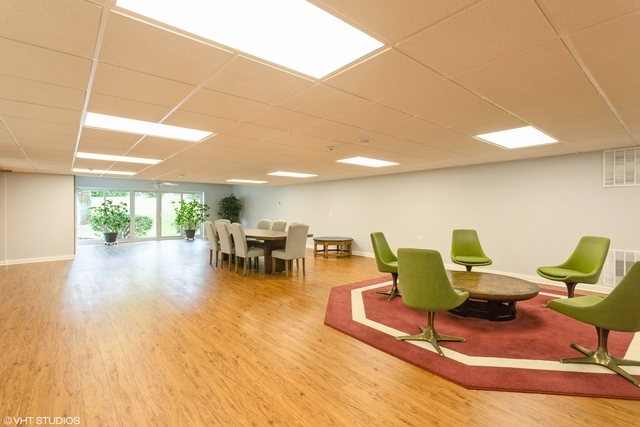 5300 Walnut Avenue #13C, Downers Grove, IL 60515