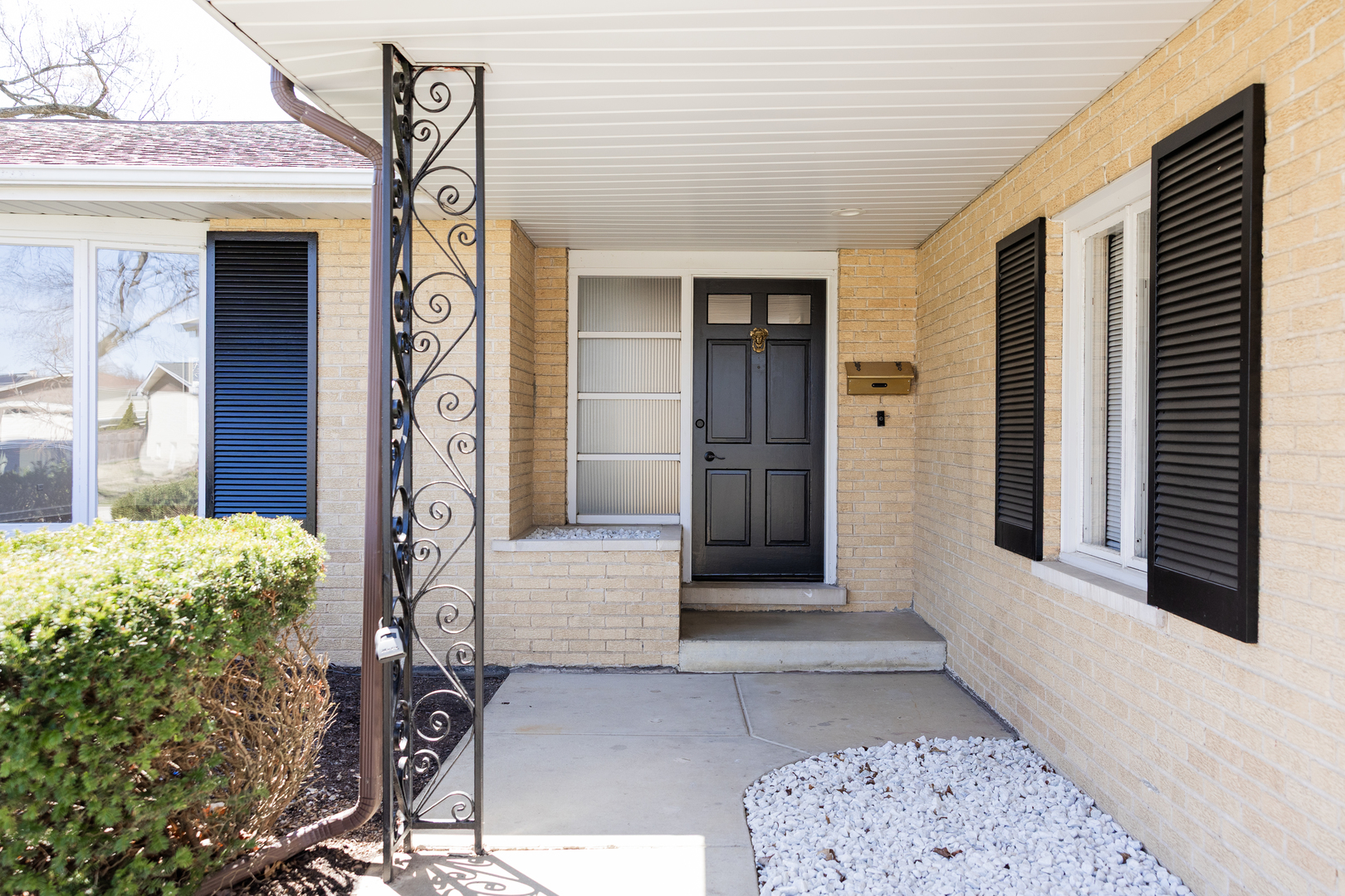 1605 E Cedar Lane, Mount Prospect, IL 60056