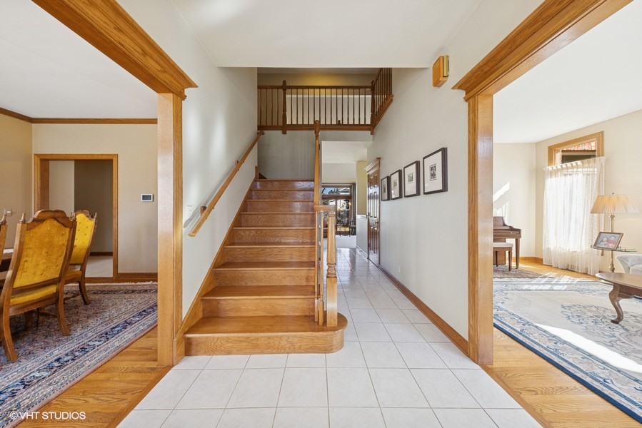 477 Stagecoach Court, Glen Ellyn, IL 60137