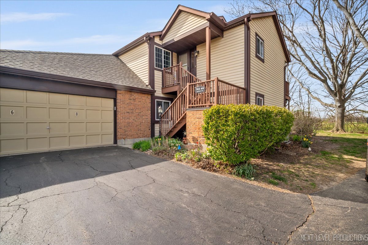 362 Sandhurst Circle #8, Glen Ellyn, IL 60137