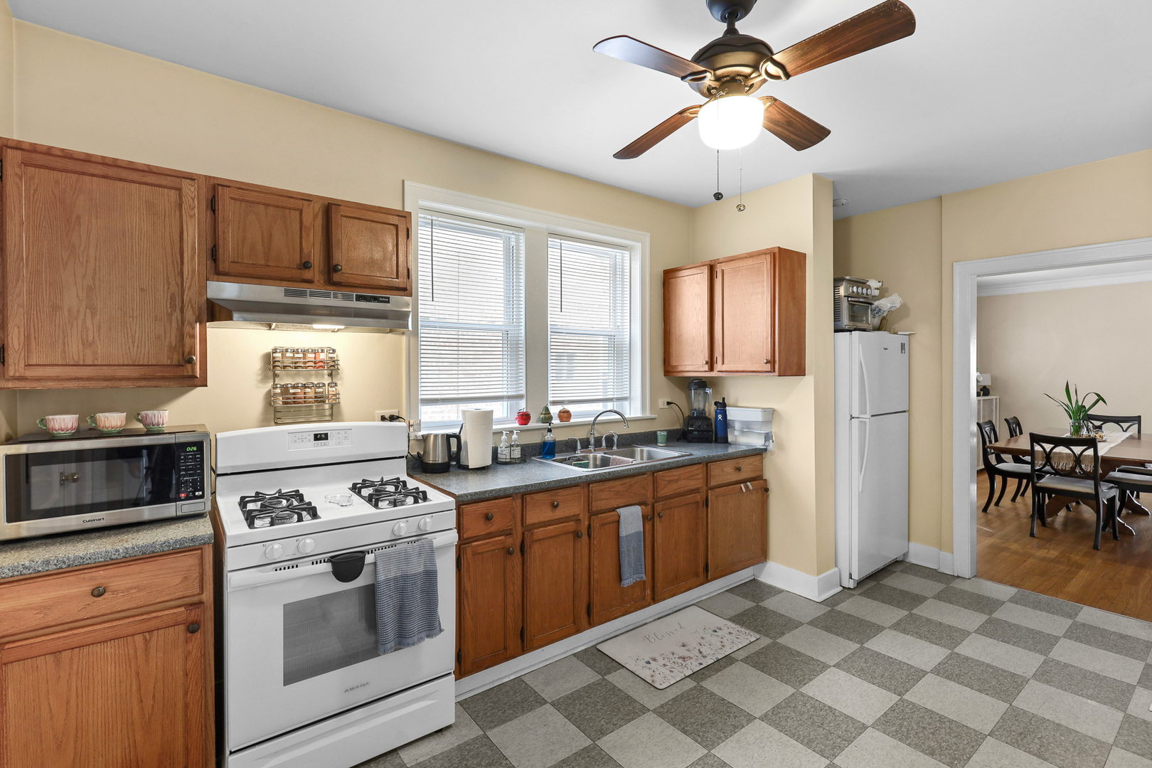6539 N Mozart Street #2, Chicago, IL 60645