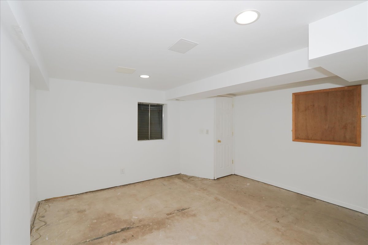 636 N Lyle Avenue, Elgin, IL 60123