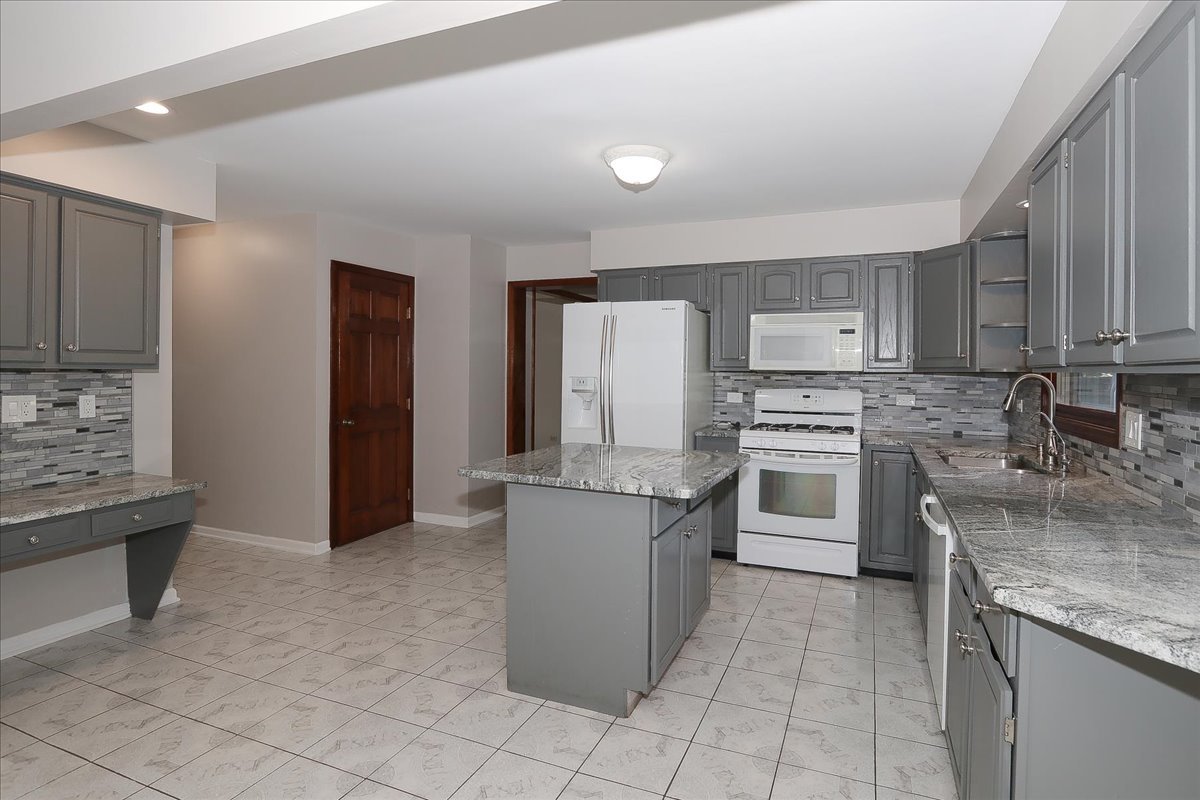 636 N Lyle Avenue, Elgin, IL 60123