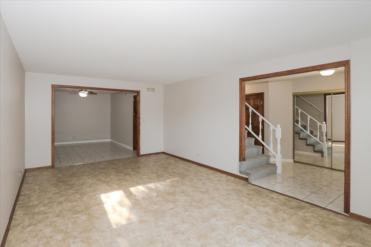 636 N Lyle Avenue, Elgin, IL 60123