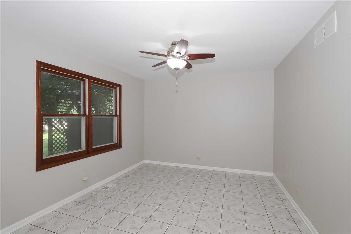636 N Lyle Avenue, Elgin, IL 60123