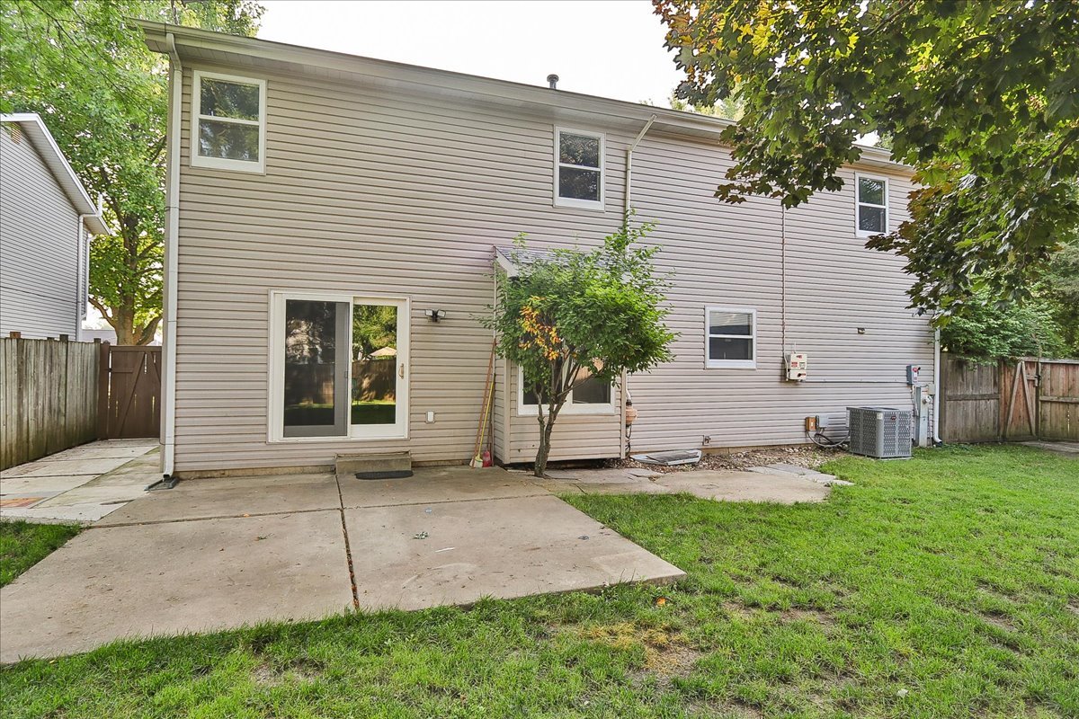 636 N Lyle Avenue, Elgin, IL 60123