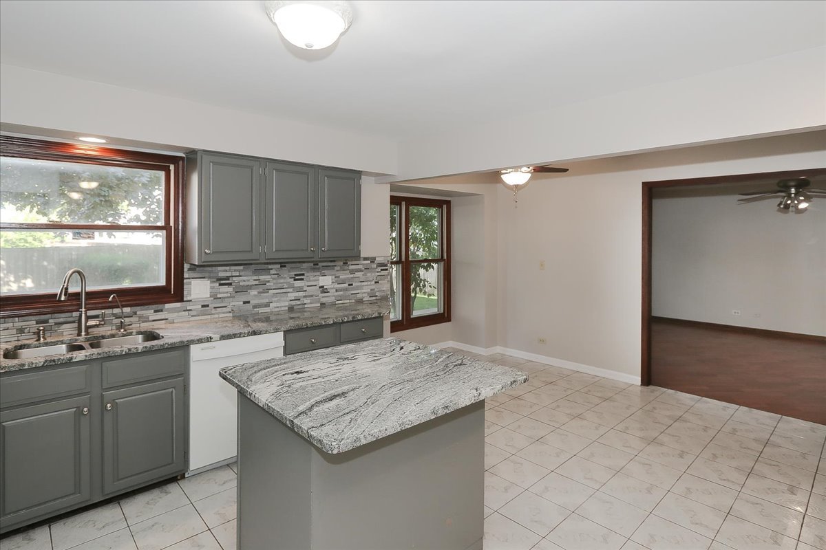 636 N Lyle Avenue, Elgin, IL 60123