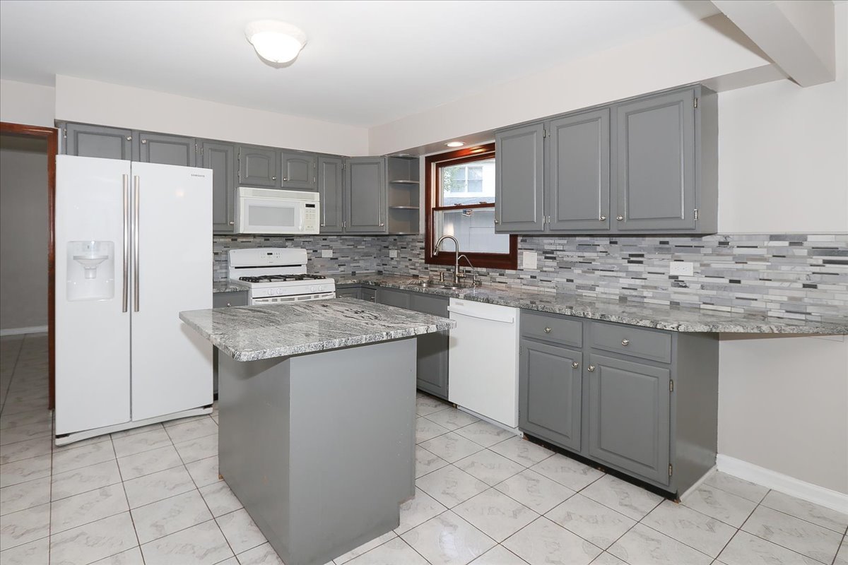 636 N Lyle Avenue, Elgin, IL 60123