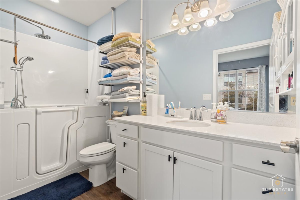 2010 Azure Lane, Algonquin, IL 60102