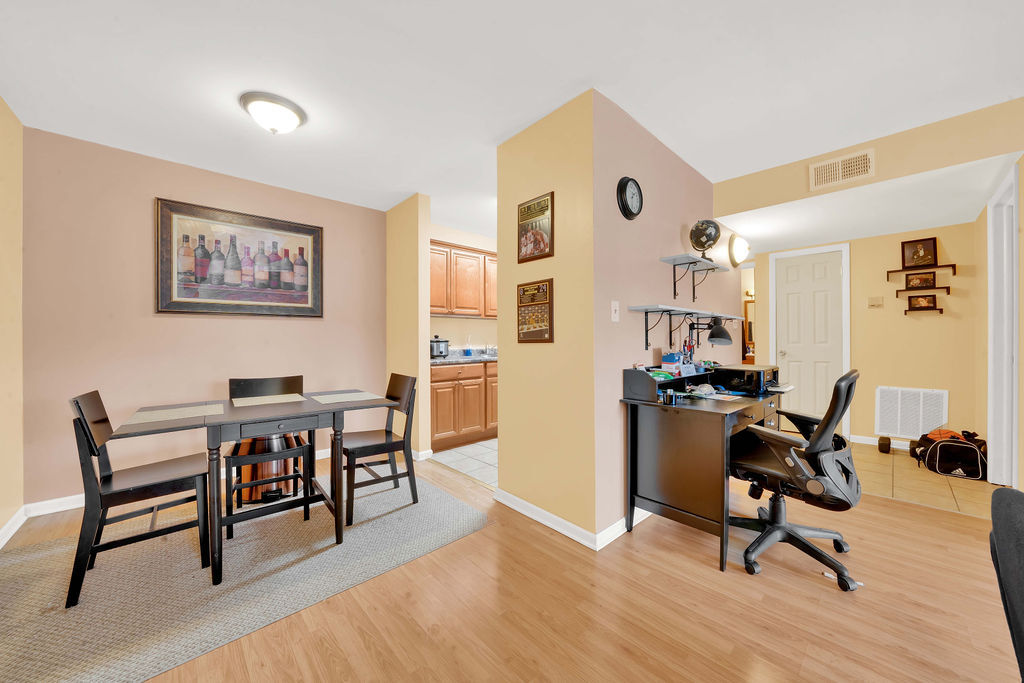 23B Kingery Quarter Avenue #106, Willowbrook, IL 60527