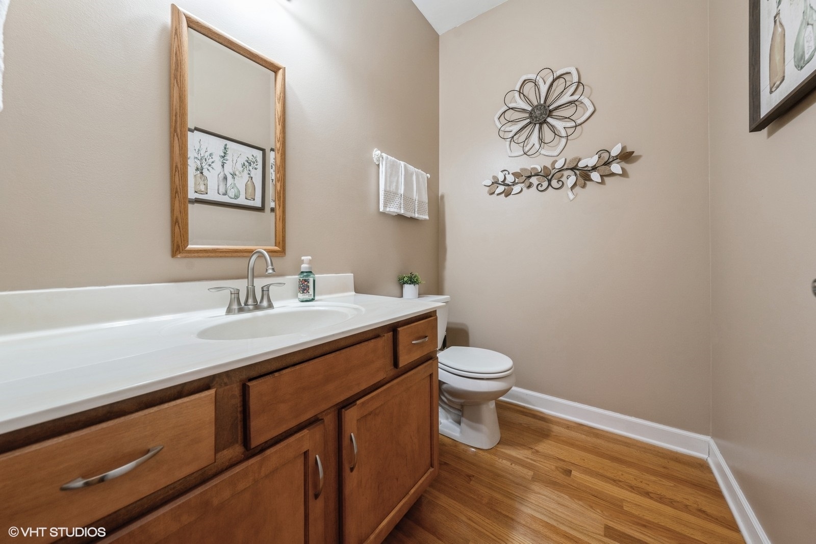 827 Columbia Circle, North Aurora, IL 60542