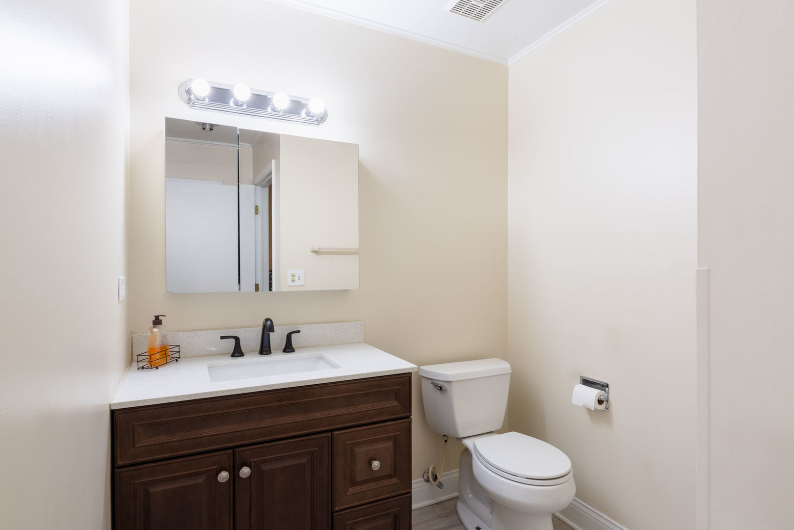 9235 W Ballard Road #101, Des Plaines, IL 60016