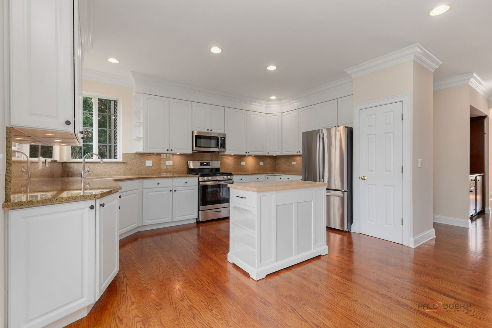 1133 Jessica Lane, Libertyville, IL 60048