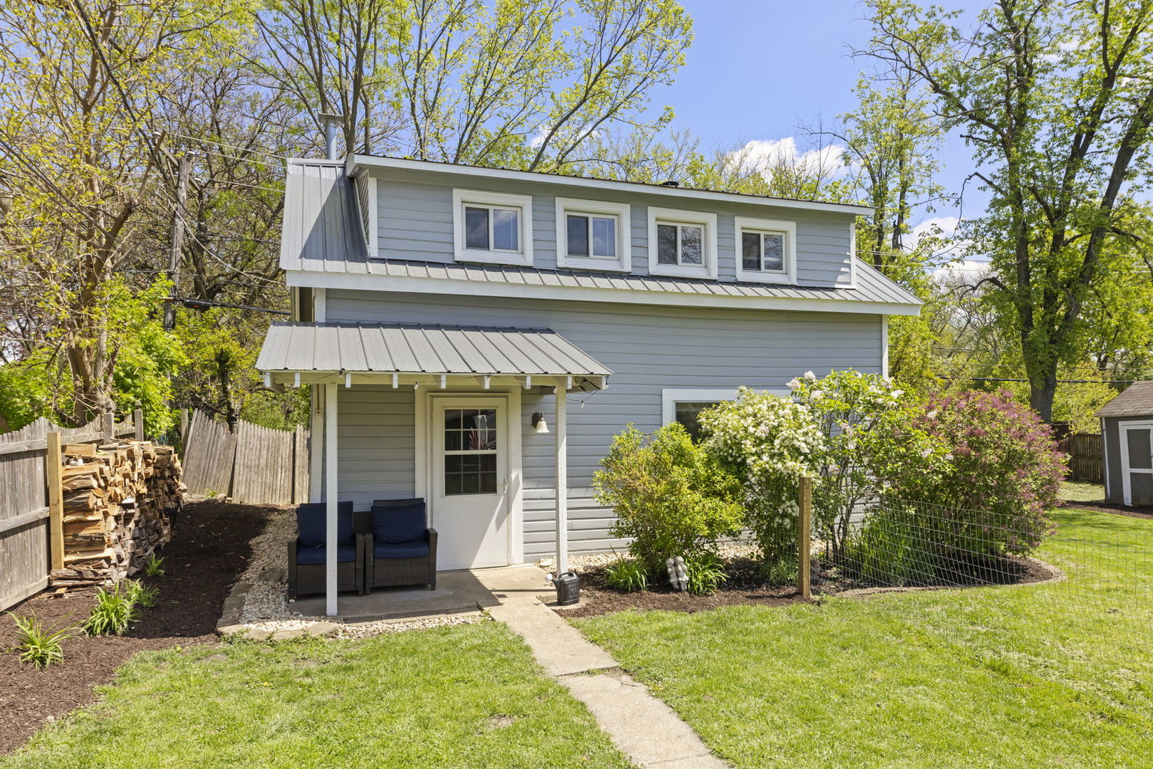 443 S Summit Avenue, Villa Park, IL 60181