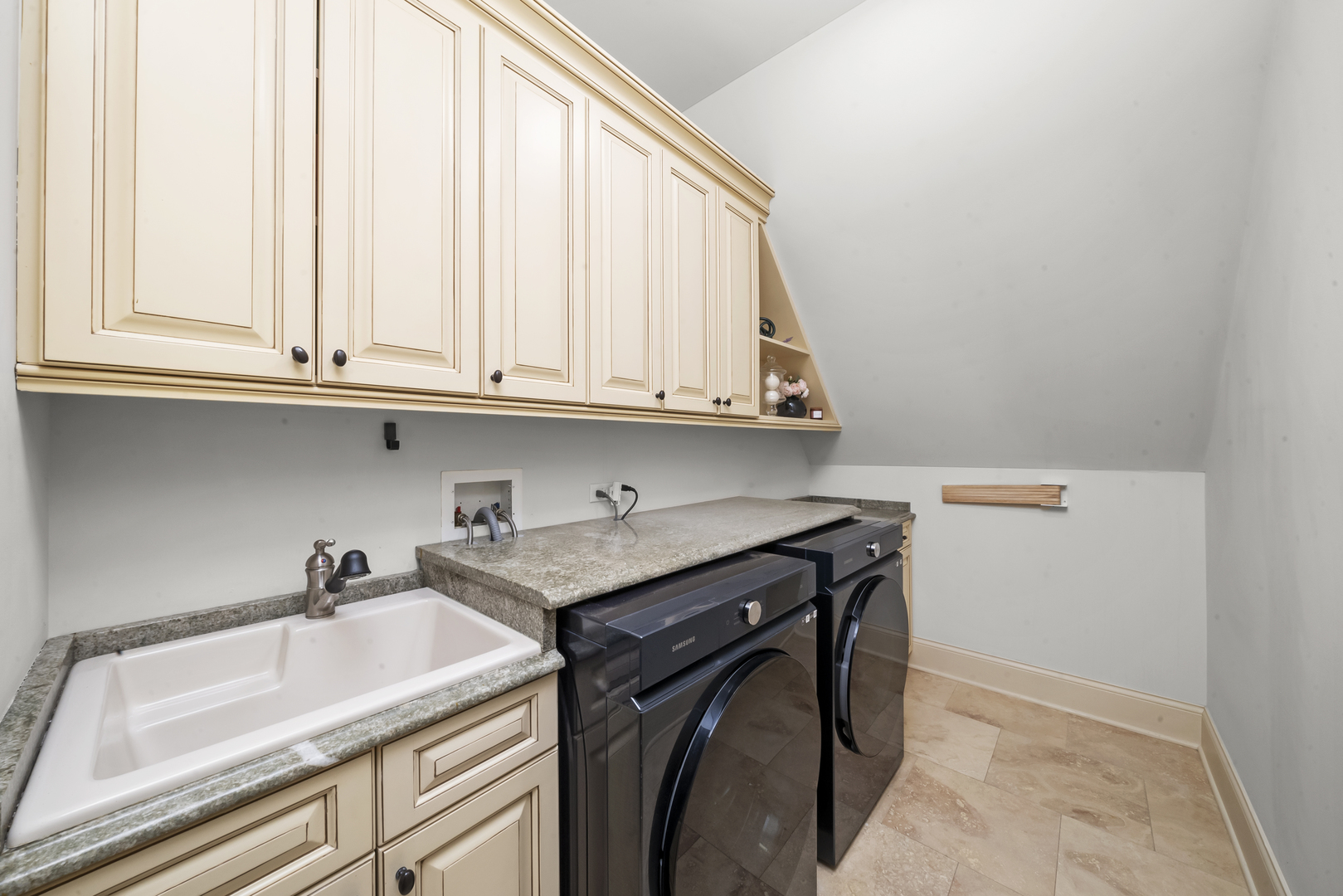 6280 Blackstone Avenue, La Grange Highlands, IL 60525