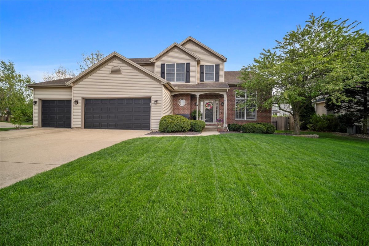 3611 Matthew Drive, Bloomington, IL 61704