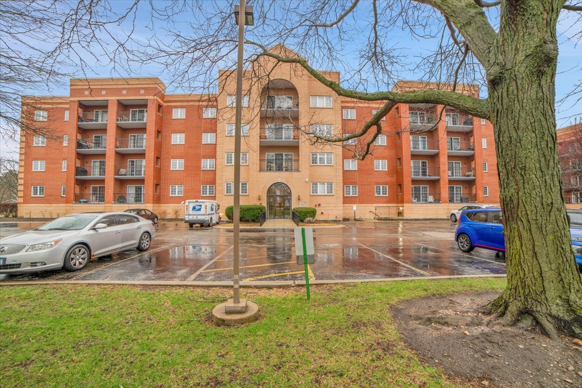 59 S Hale Street #207, Palatine, IL 60067