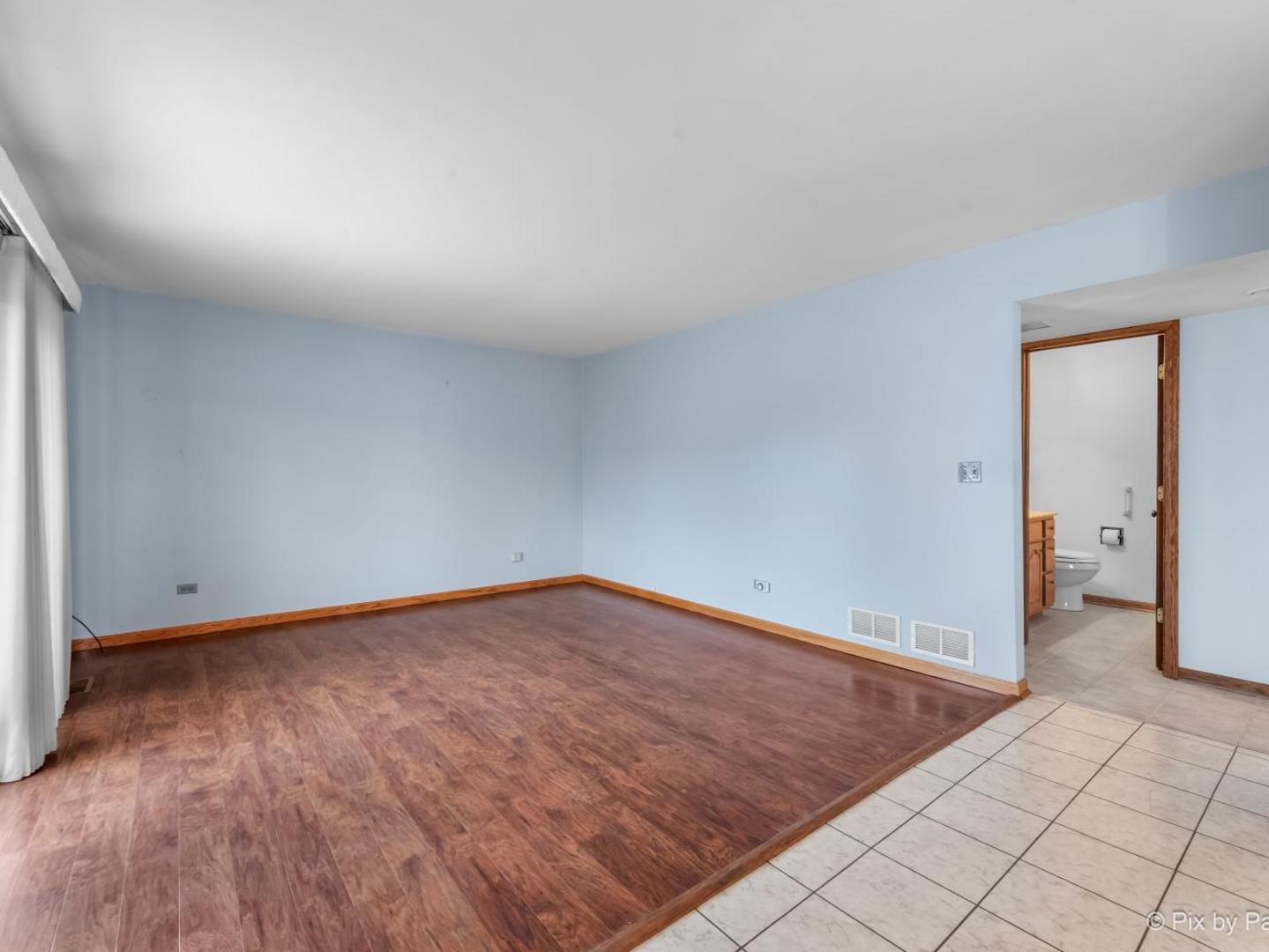 1809 W Locust Lane, Mount Prospect, IL 60056